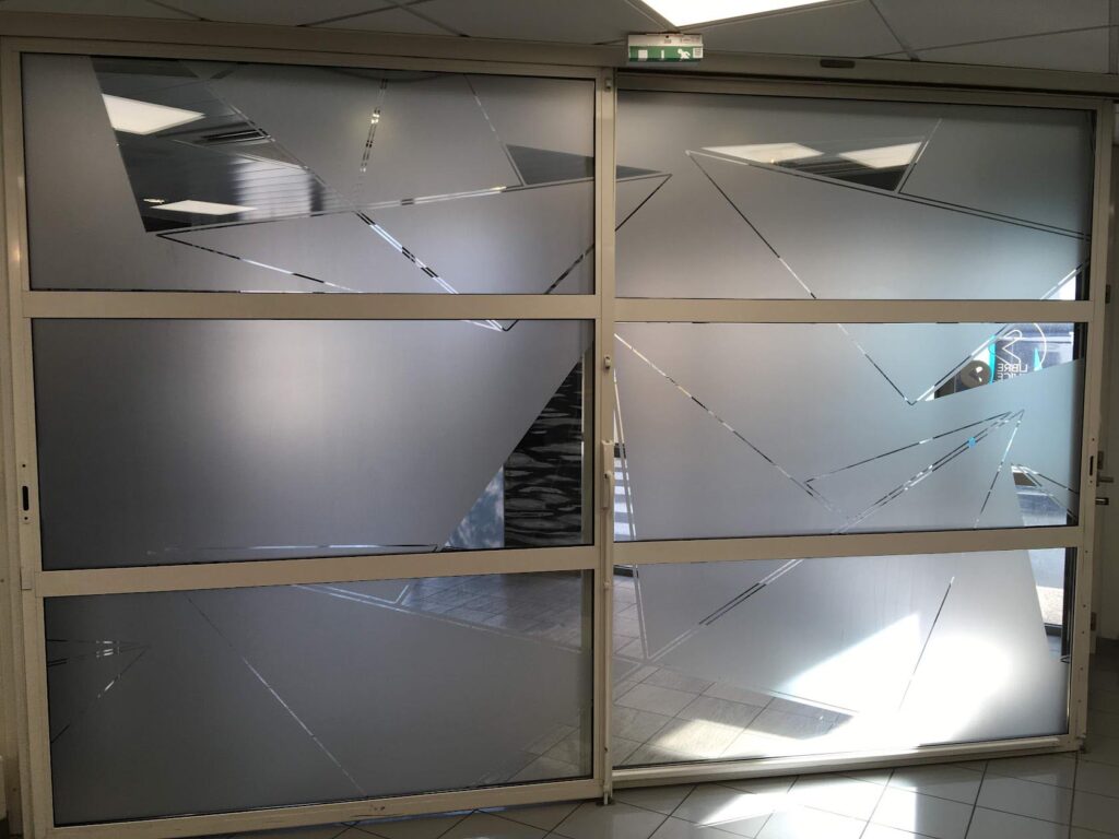 vitrophanie bureau formes triangles