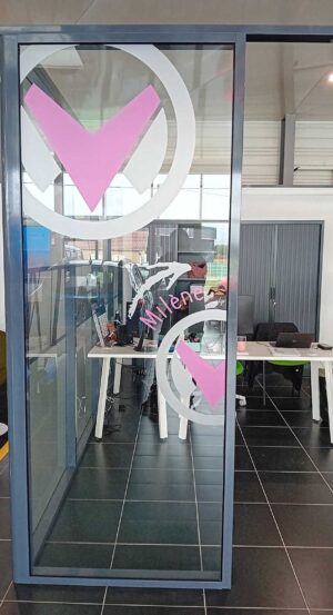 vitrophanie bureau prénom